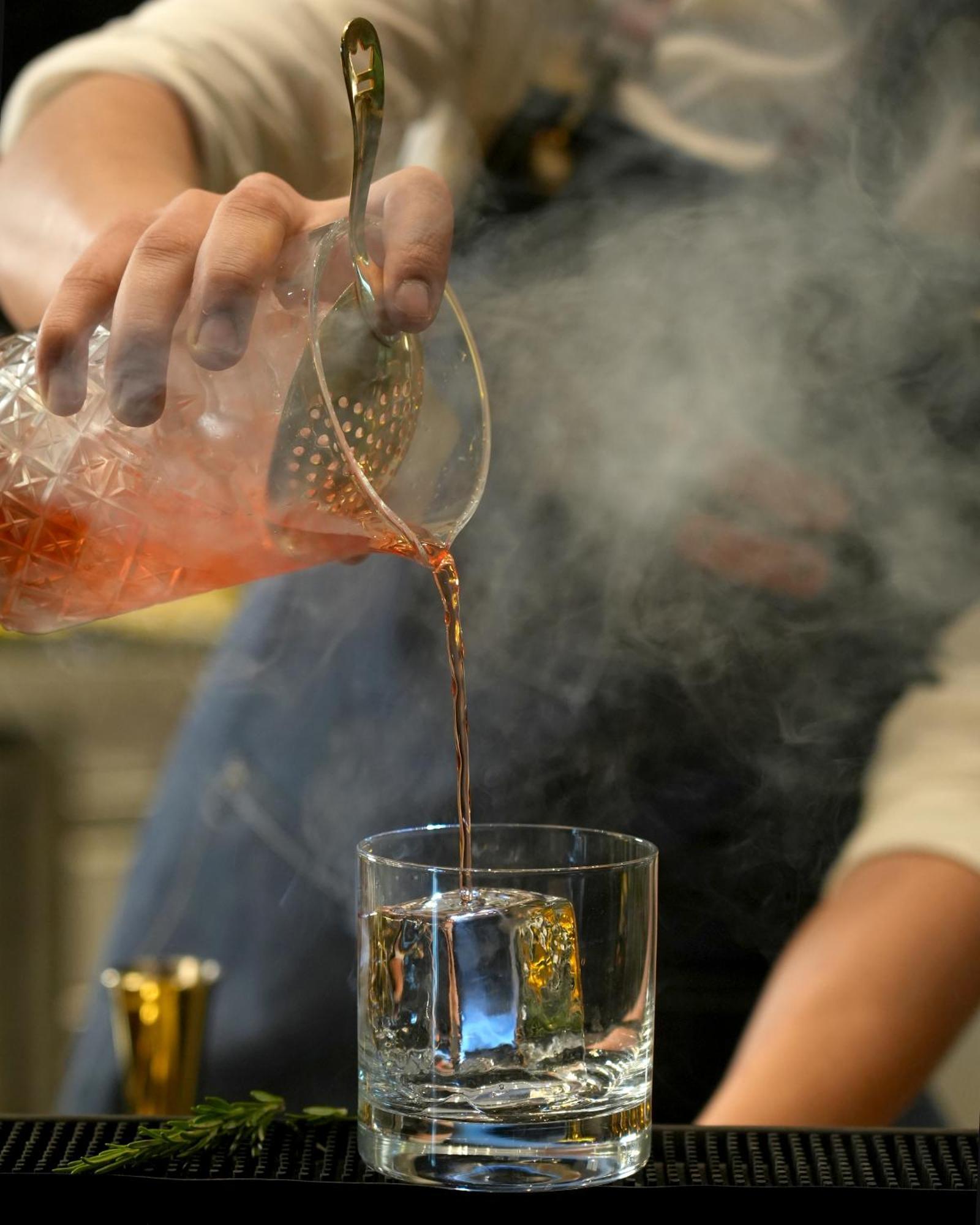 페어몬트 리야드 호텔 외부 사진 A glass of iced tea