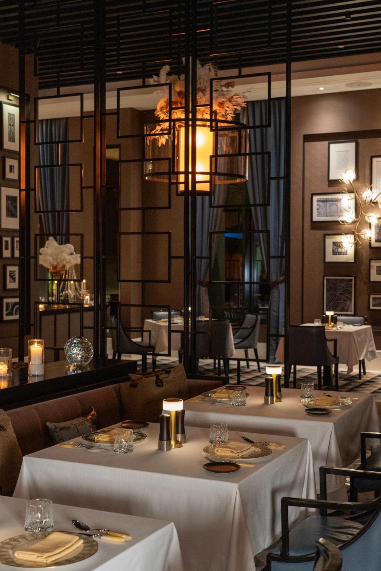 페어몬트 리야드 호텔 외부 사진 The interior of the restaurant