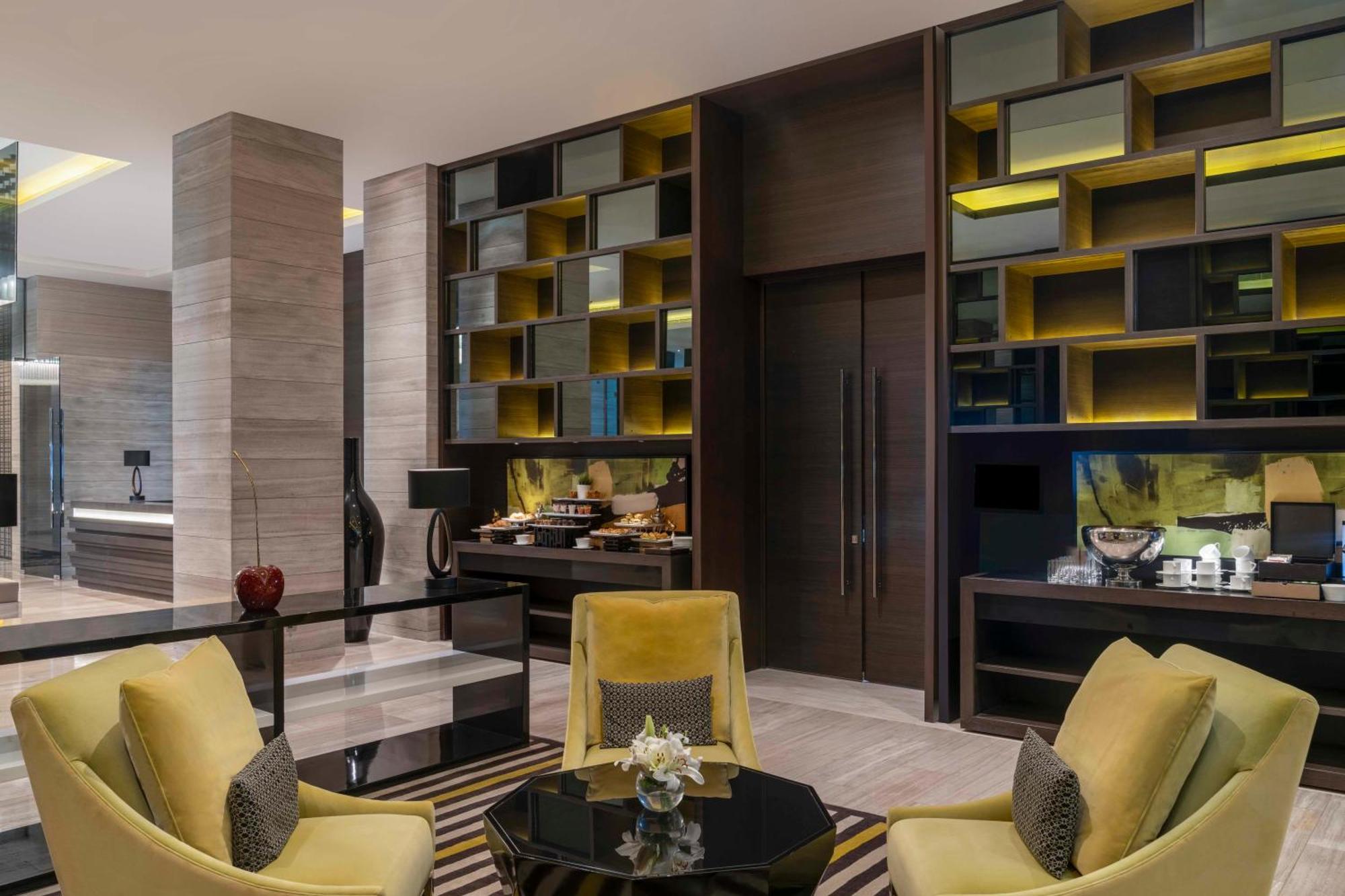 페어몬트 리야드 호텔 외부 사진 The Executive Lounge at the hotel