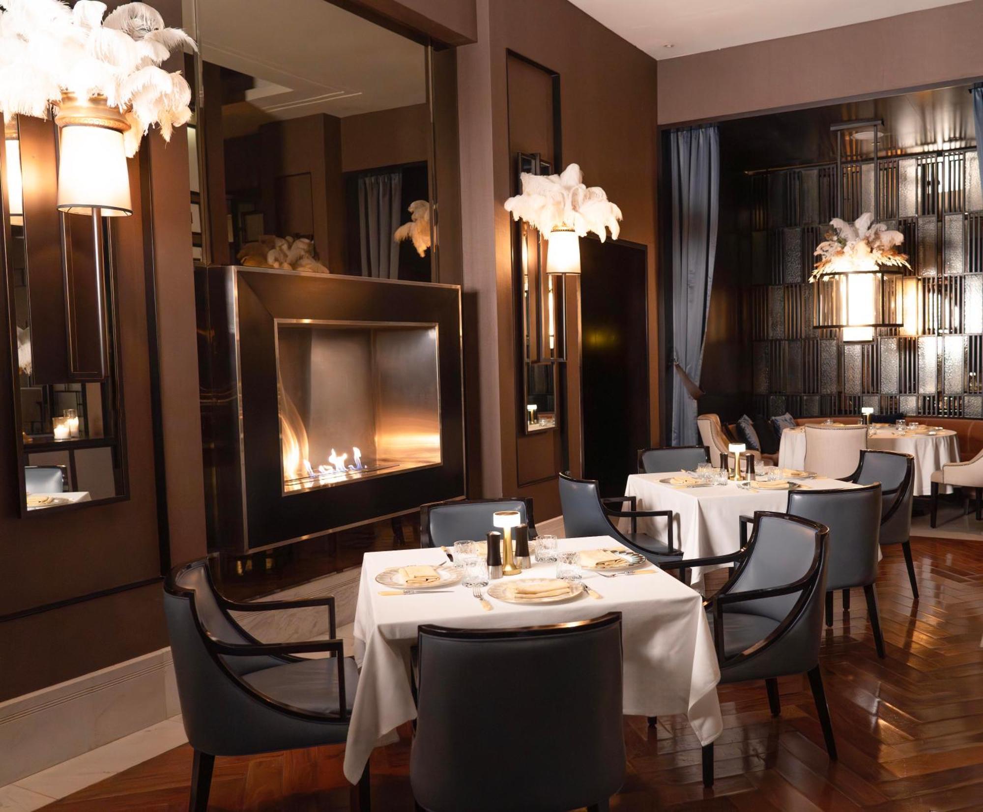 페어몬트 리야드 호텔 외부 사진 Interior of the restaurant