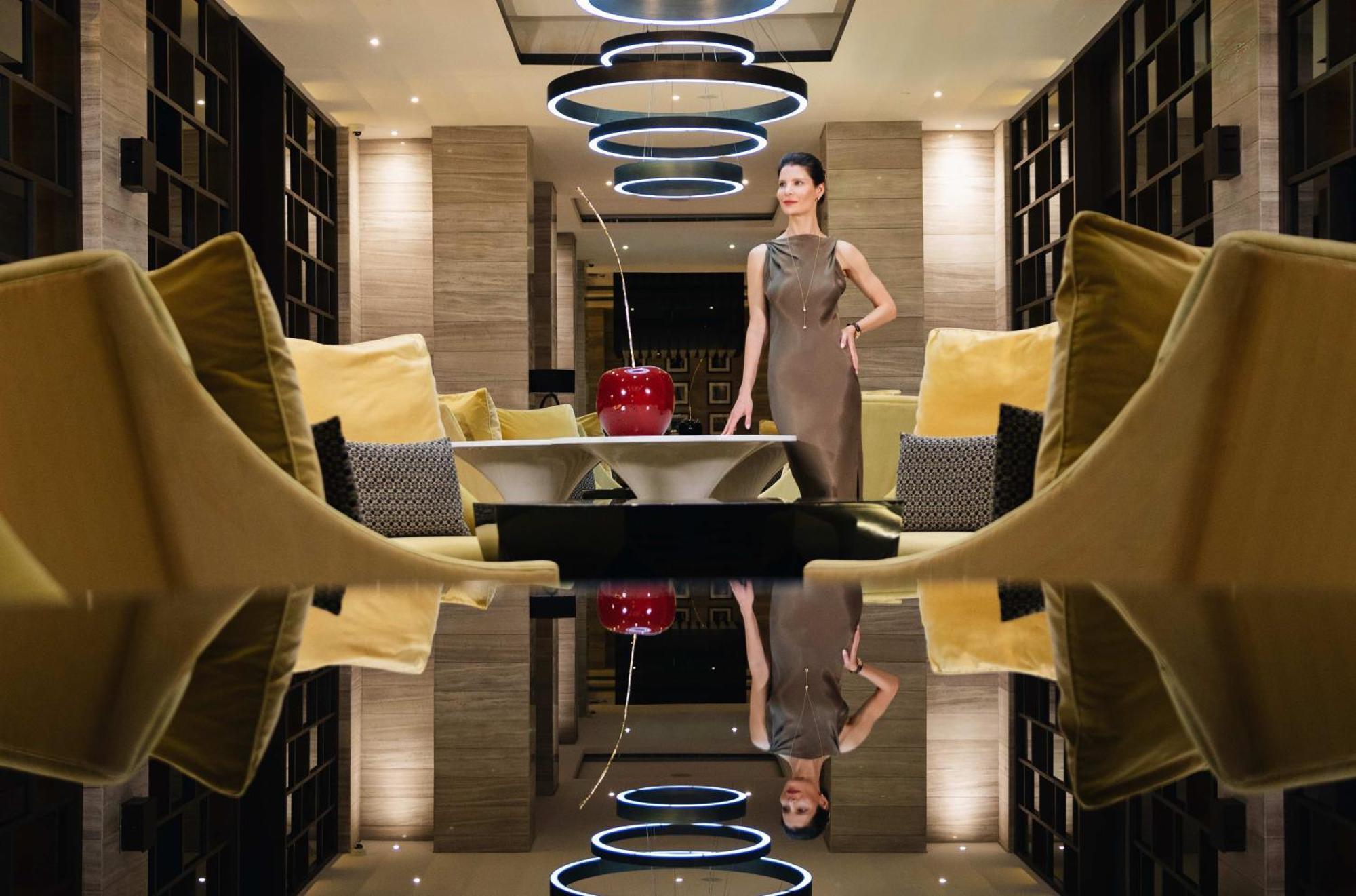 페어몬트 리야드 호텔 외부 사진 The interior of the hotel